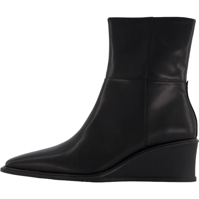 Aino Black