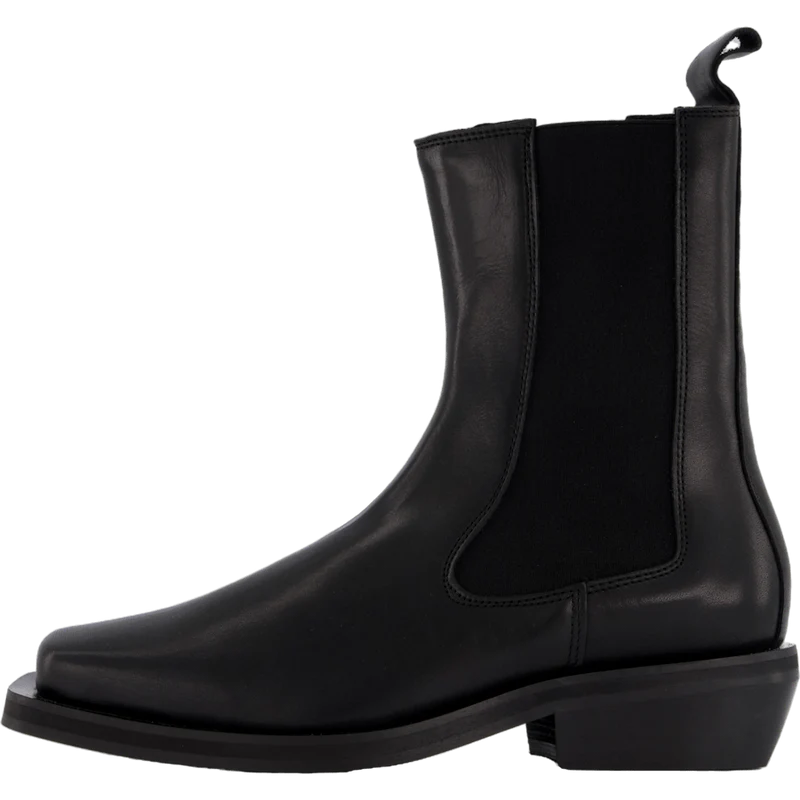 Anine Black
